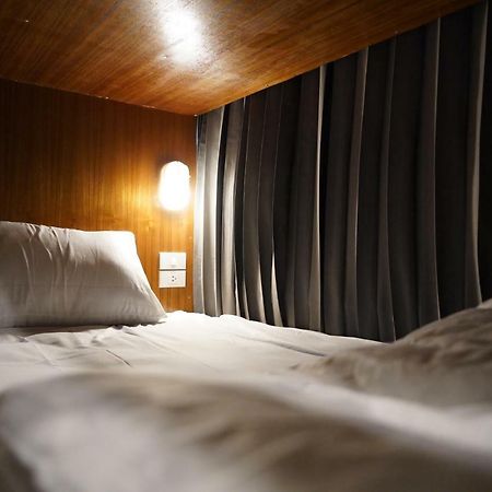 Slee Hostel Chiangmai (Adults Only) Чіангмай Екстер'єр фото