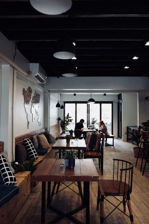 Slee Hostel Chiangmai (Adults Only) Чіангмай Екстер'єр фото